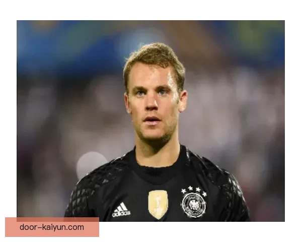 诺伊尔传球成功率稳定，表现稳健，继续为球队提供坚实后防支撑