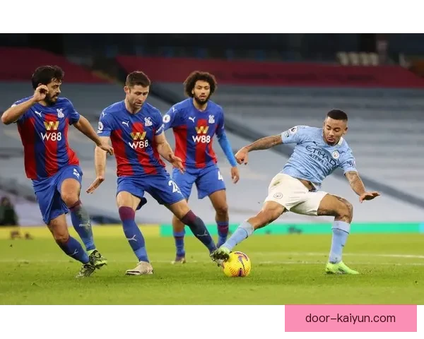 英超森林球迷抗议现象引发关注，状态持续升温